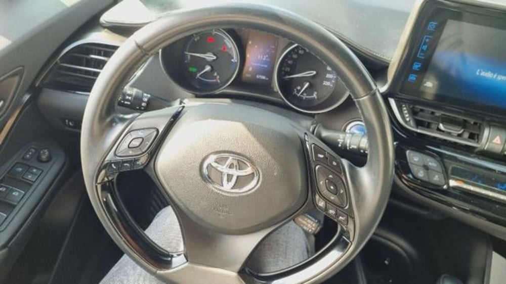 Toyota Toyota C-HR usata a Savona (13)