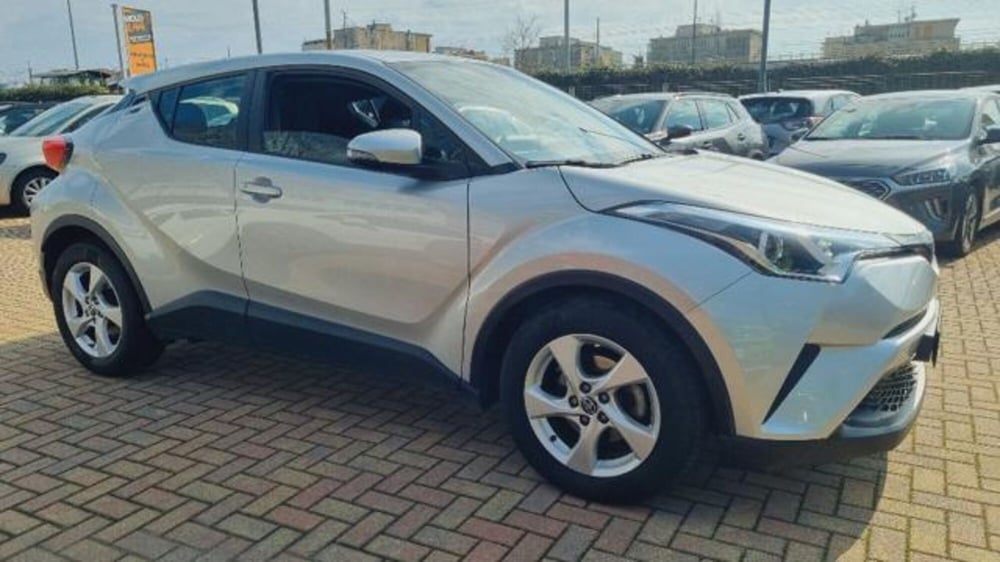 Toyota Toyota C-HR usata a Savona (17)