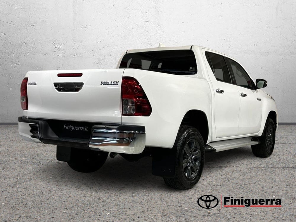 Toyota Hilux nuova a Lecco (4)