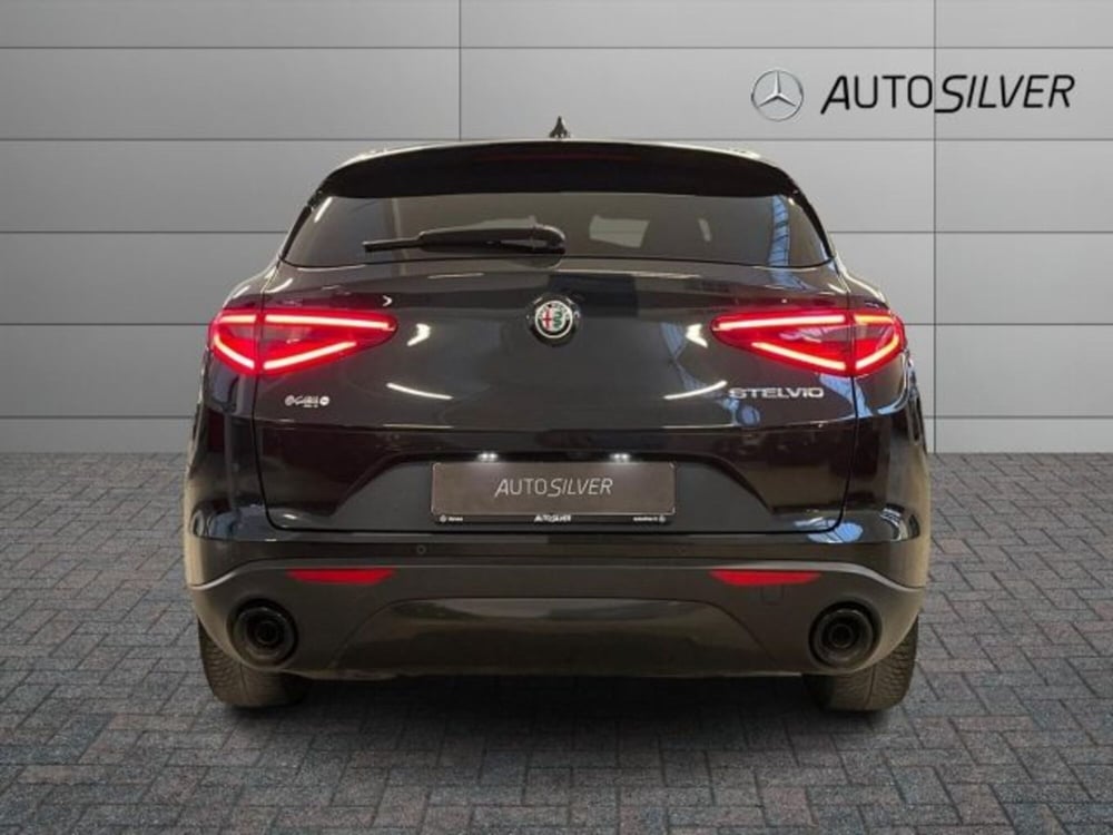 Alfa Romeo Stelvio usata a Verona (4)