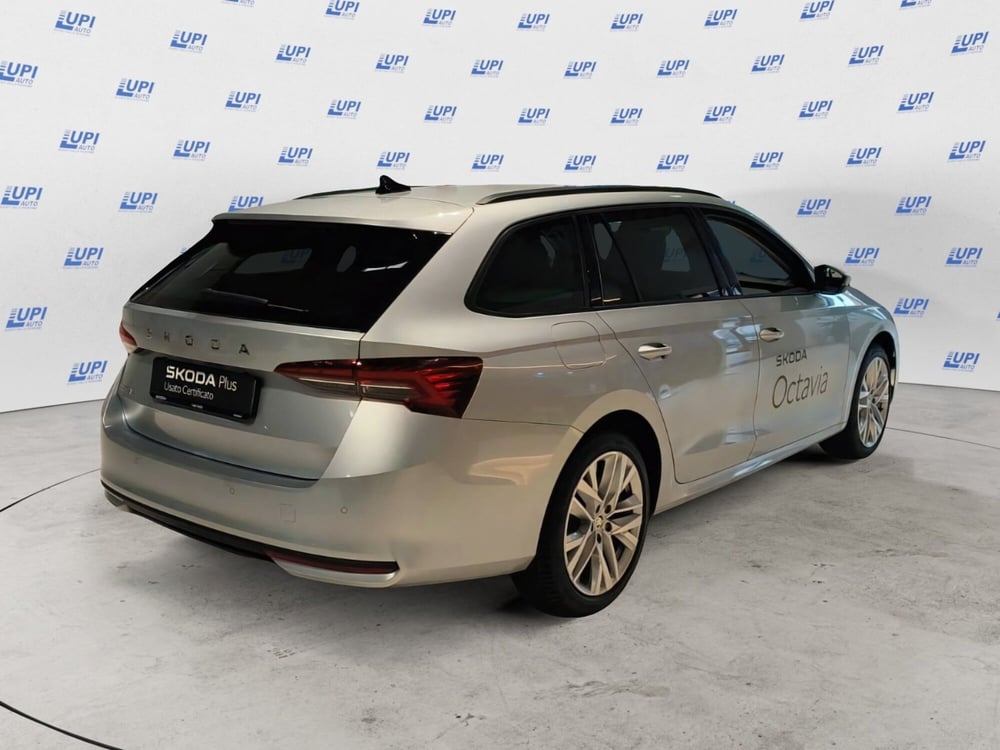 Skoda Octavia Station Wagon nuova a Prato (4)