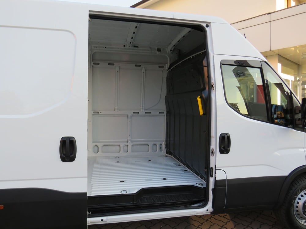 Iveco Daily Furgone nuova a Monza e Brianza (8)