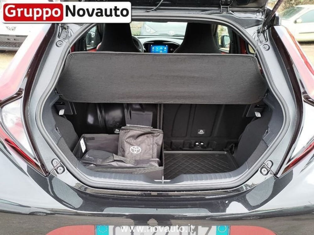 Toyota Aygo X nuova a Varese (14)