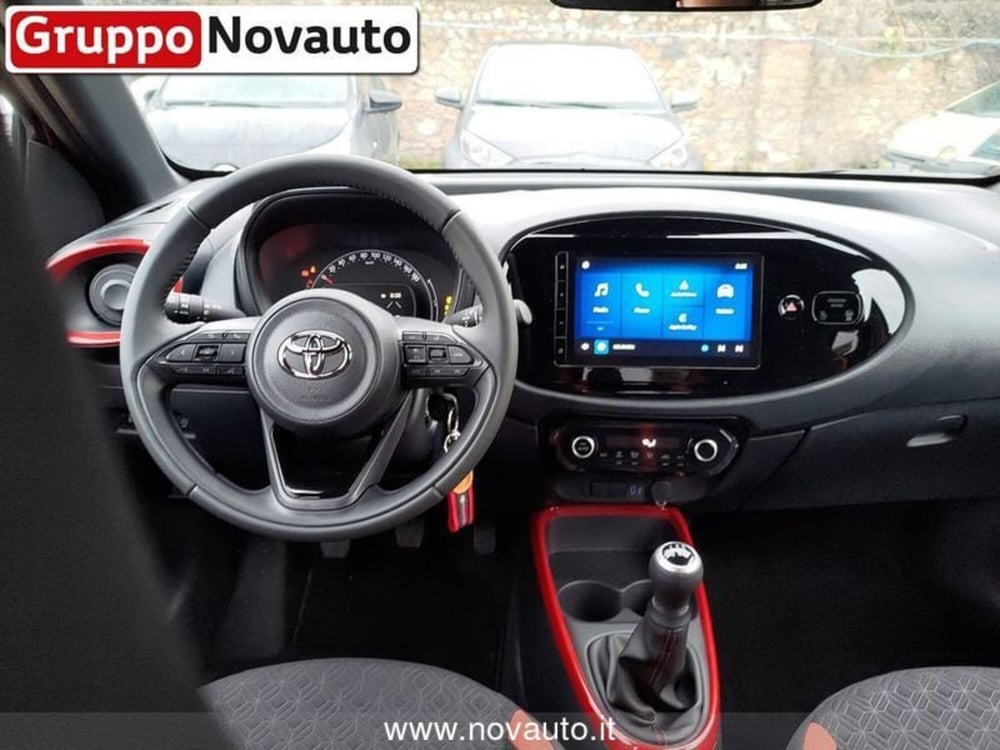 Toyota Aygo X nuova a Varese (17)