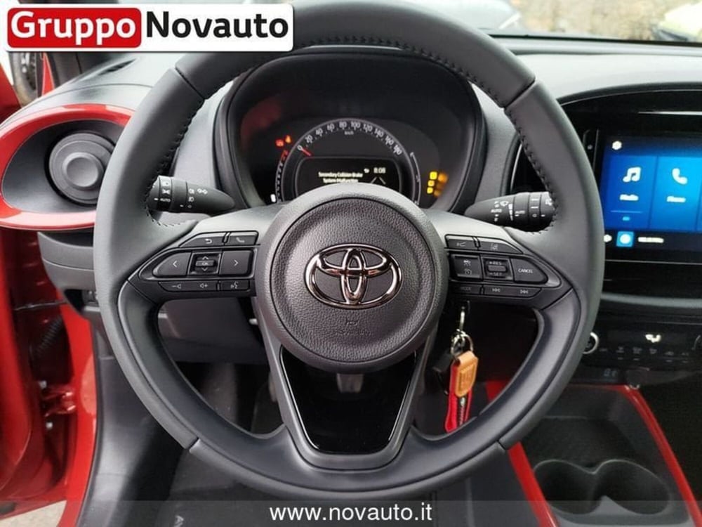 Toyota Aygo X nuova a Varese (18)