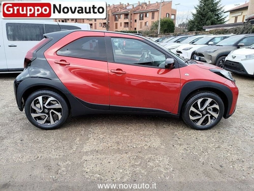 Toyota Aygo X nuova a Varese (8)