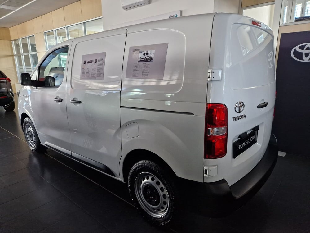 Toyota Proace nuova a Cremona (4)