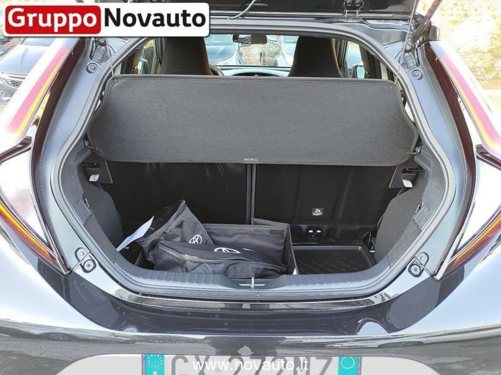 Toyota Aygo X nuova a Varese (15)