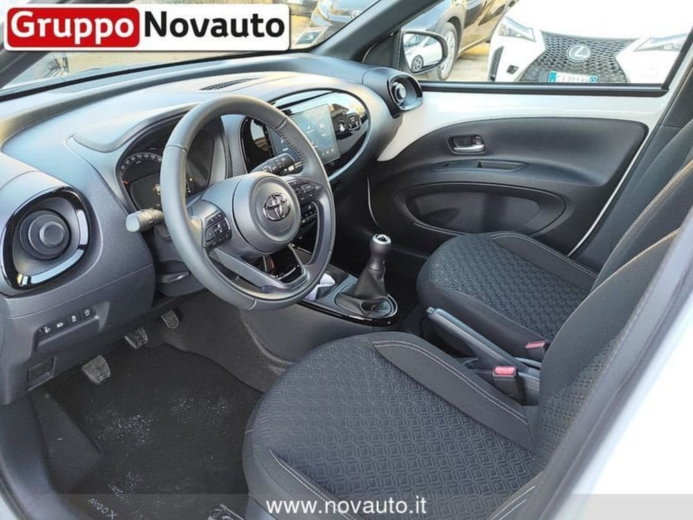 Toyota Aygo X nuova a Varese (17)