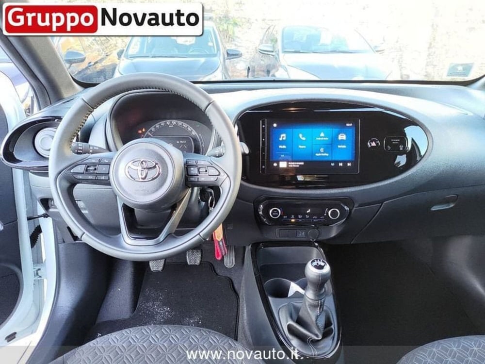 Toyota Aygo X nuova a Varese (18)