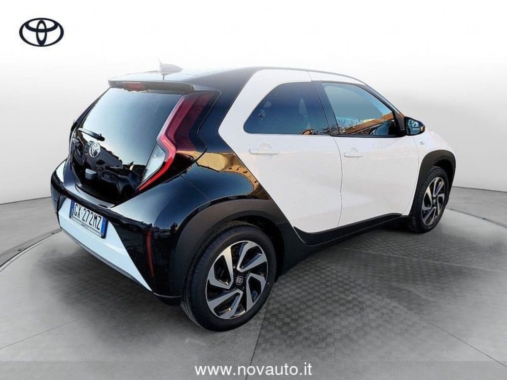 Toyota Aygo X nuova a Varese (4)