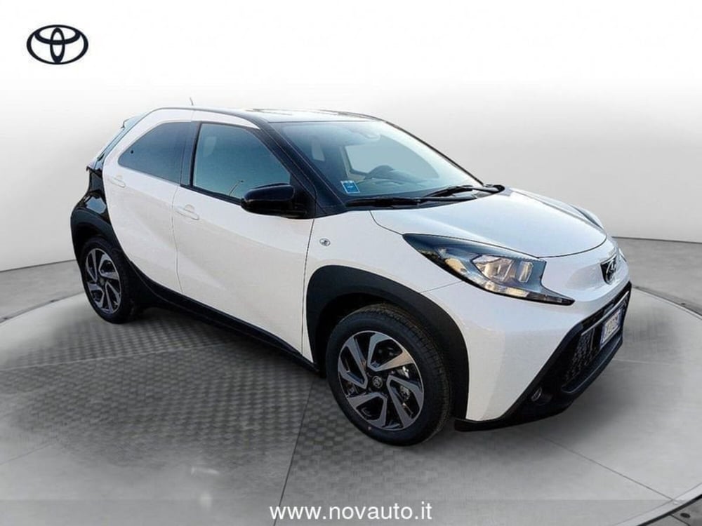 Toyota Aygo X nuova a Varese (5)