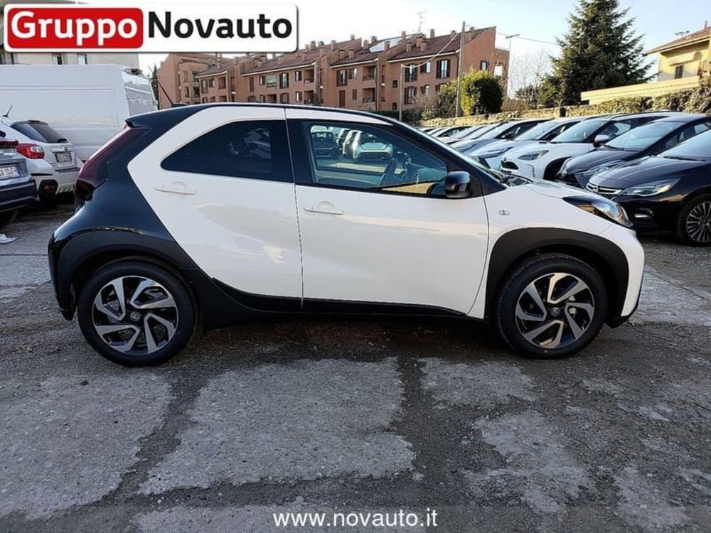 Toyota Aygo X nuova a Varese (9)