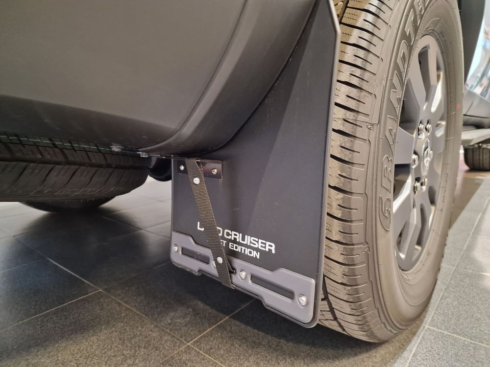 Toyota Land Cruiser nuova a Cremona (11)