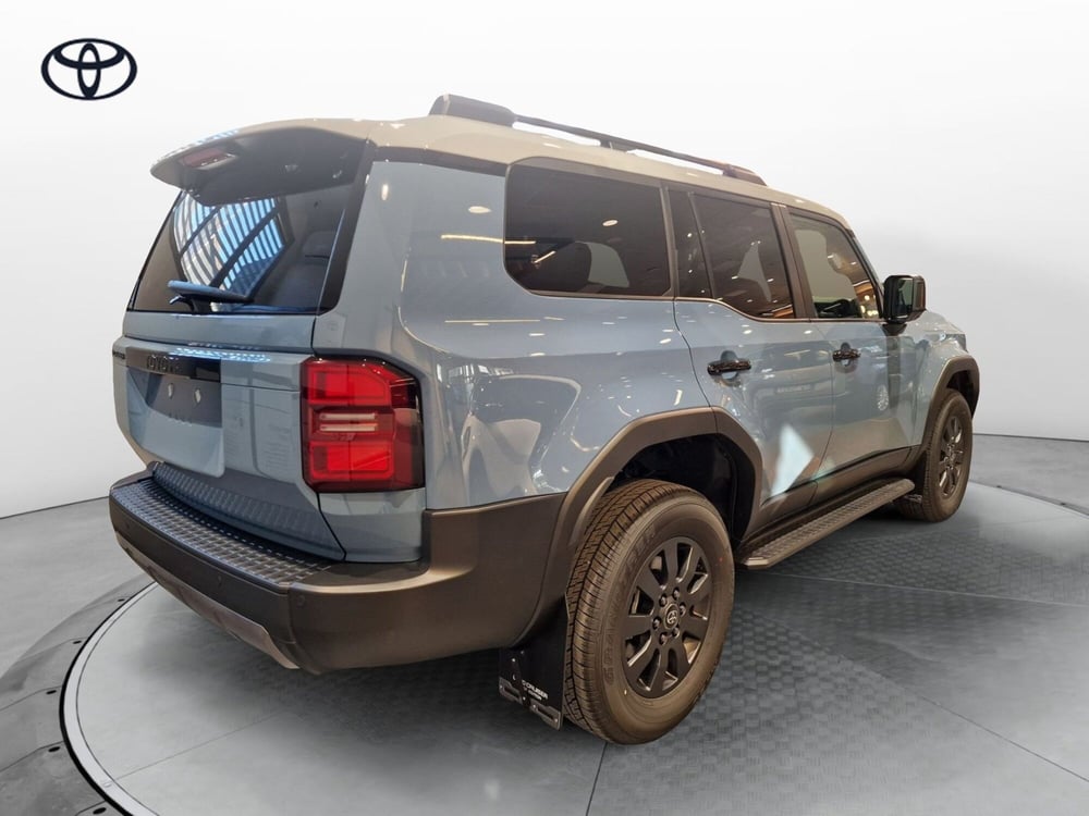 Toyota Land Cruiser nuova a Cremona (4)