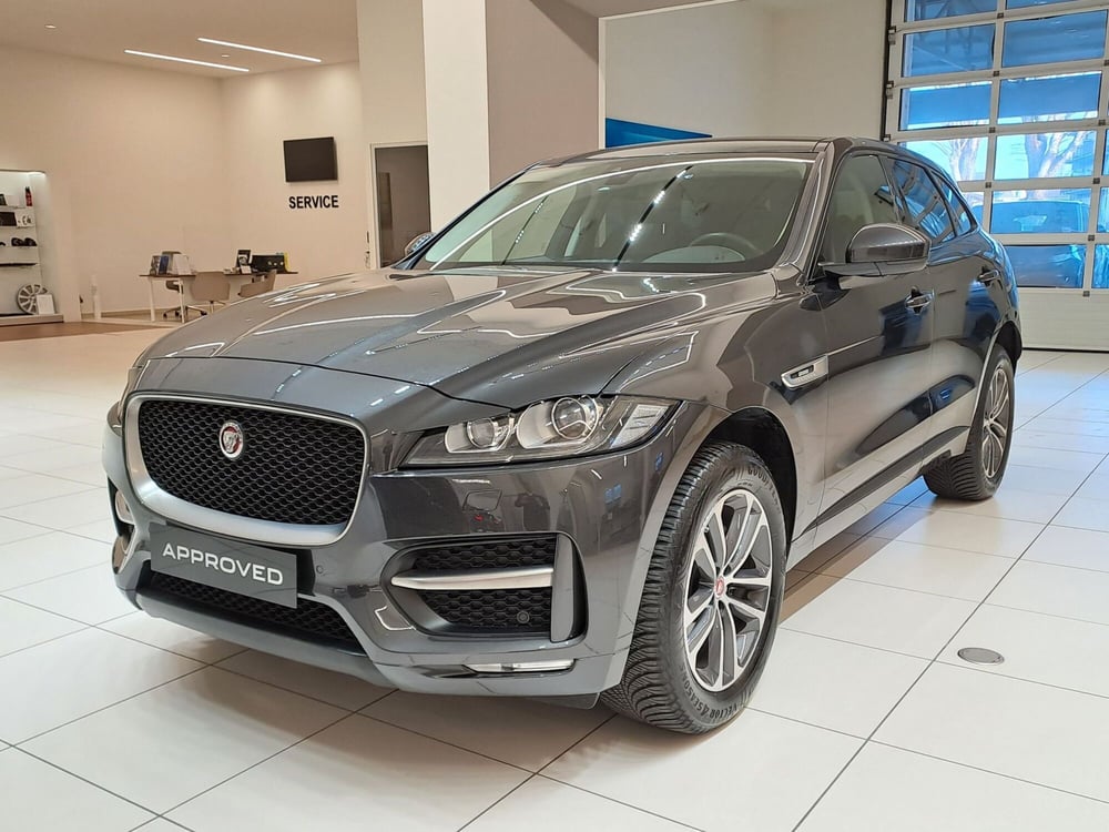 Jaguar F-Pace usata a Pavia