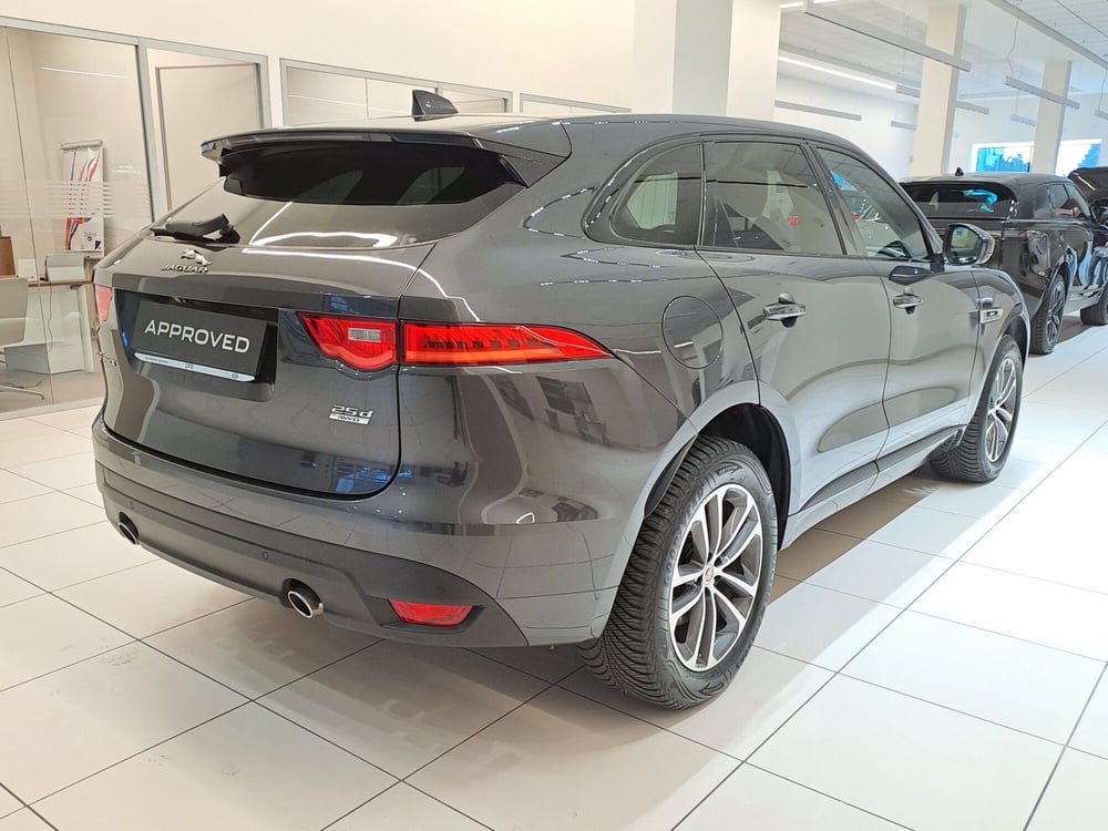 Jaguar F-Pace usata a Pavia (2)