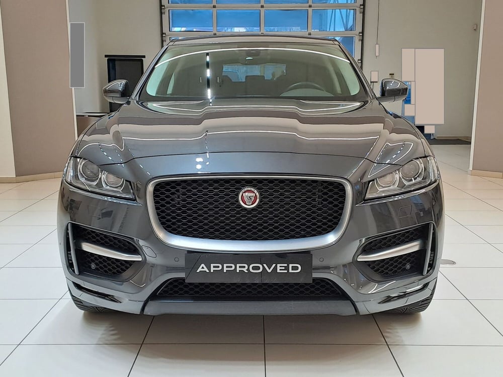 Jaguar F-Pace usata a Pavia (8)