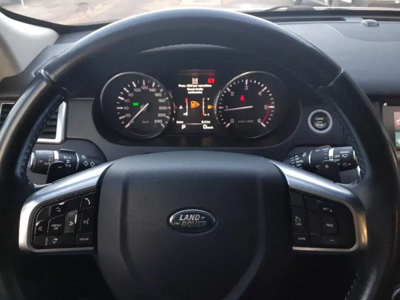 Land Rover Discovery Sport usata a Modena (16)