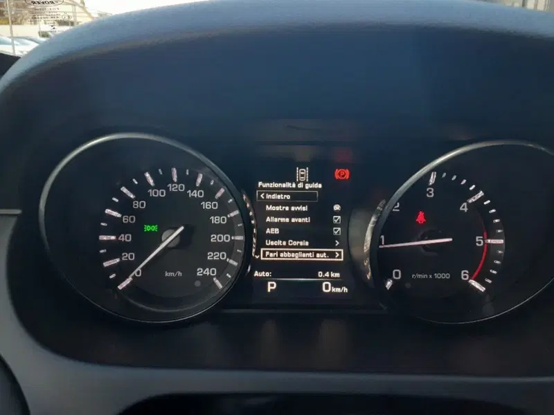 Land Rover Discovery Sport usata a Modena (17)