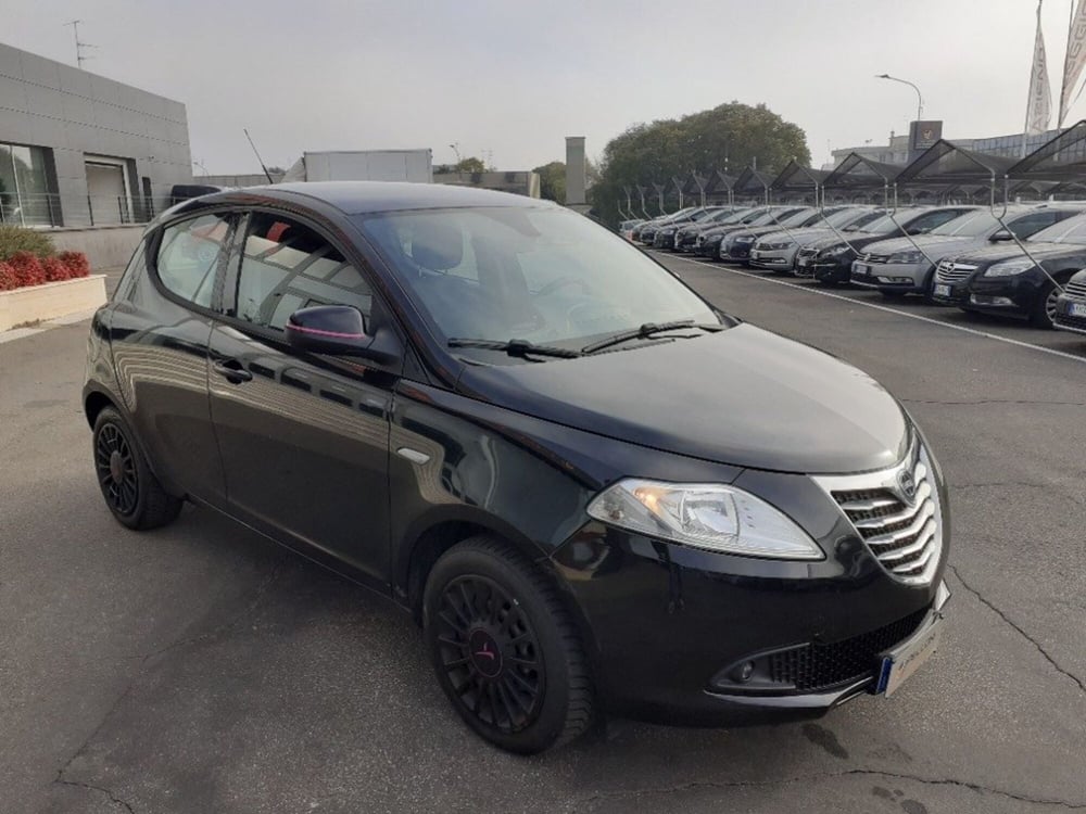 Lancia Ypsilon usata a Modena