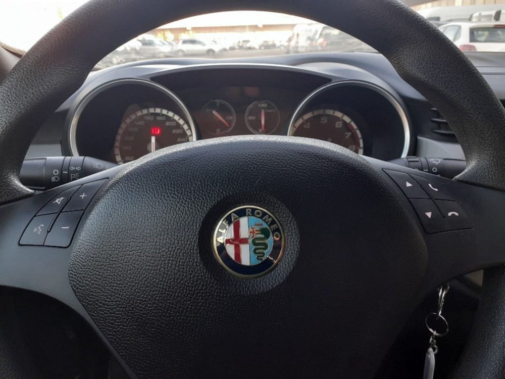 Alfa Romeo Giulietta usata a Modena (13)