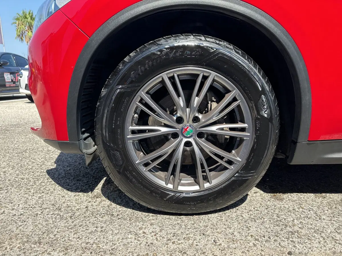 Alfa Romeo Stelvio usata a Chieti (9)
