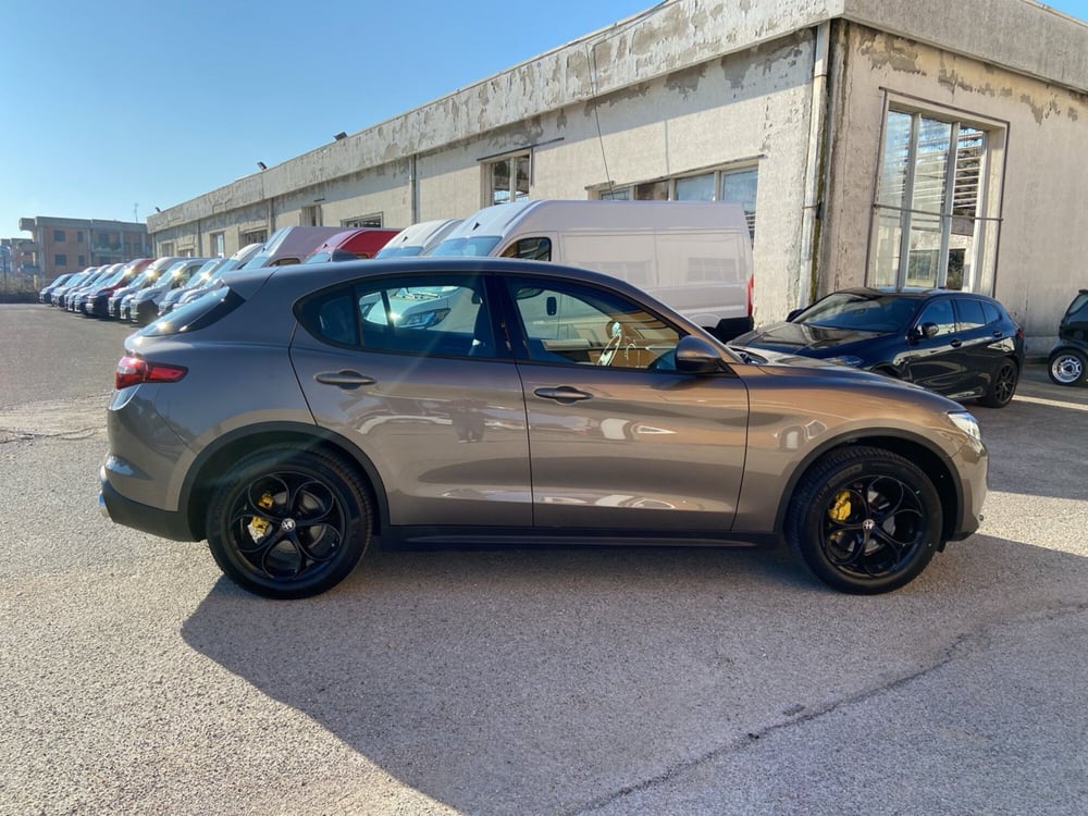 Alfa Romeo Stelvio usata a Chieti (7)