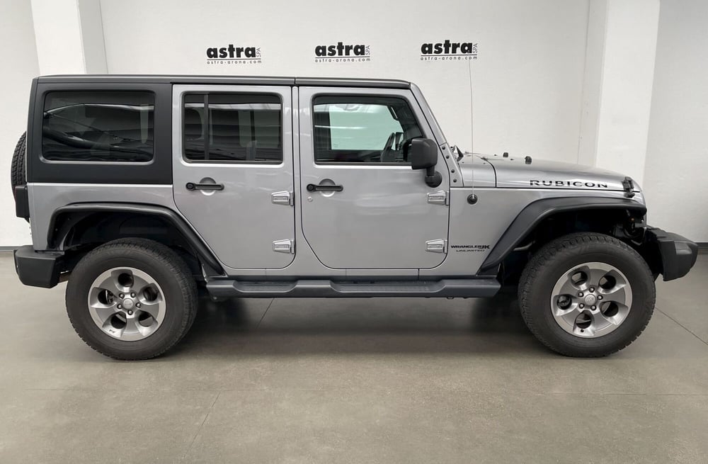 Jeep Wrangler Unlimited usata a Novara (3)