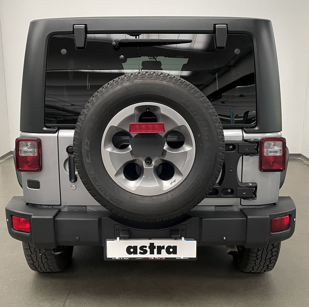 Jeep Wrangler Unlimited usata a Novara (5)