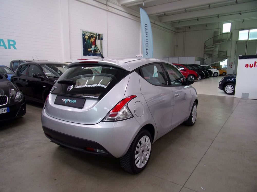 Lancia Ypsilon usata a Reggio Emilia (5)