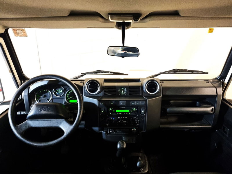 Land Rover Defender usata a Pavia (8)