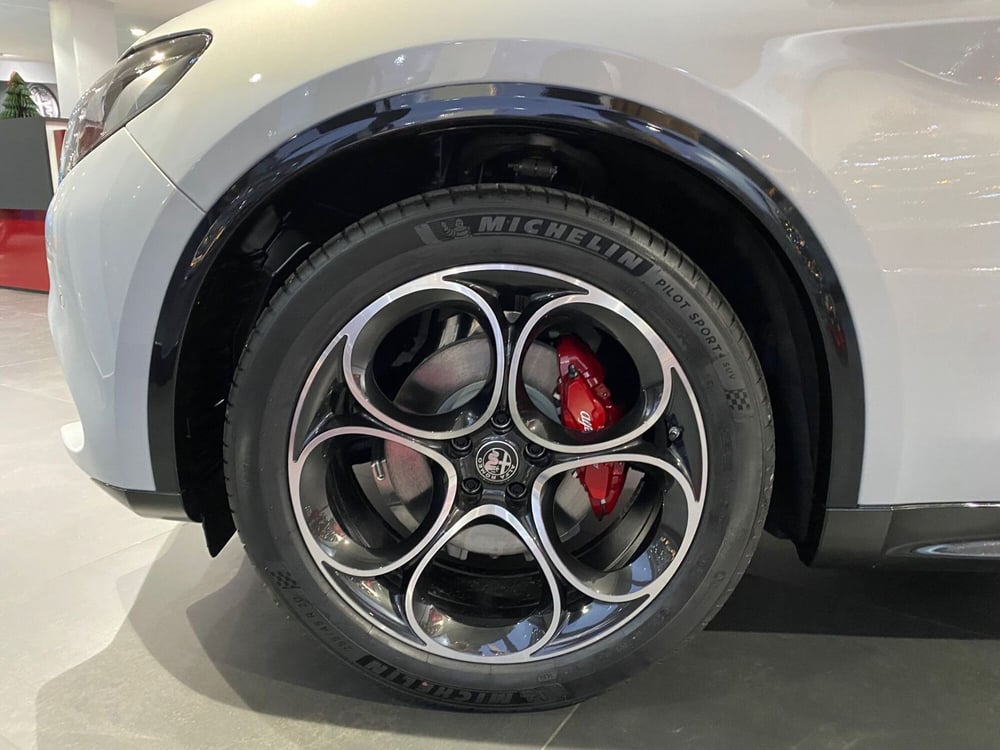 Alfa Romeo Stelvio nuova a Reggio Emilia (5)