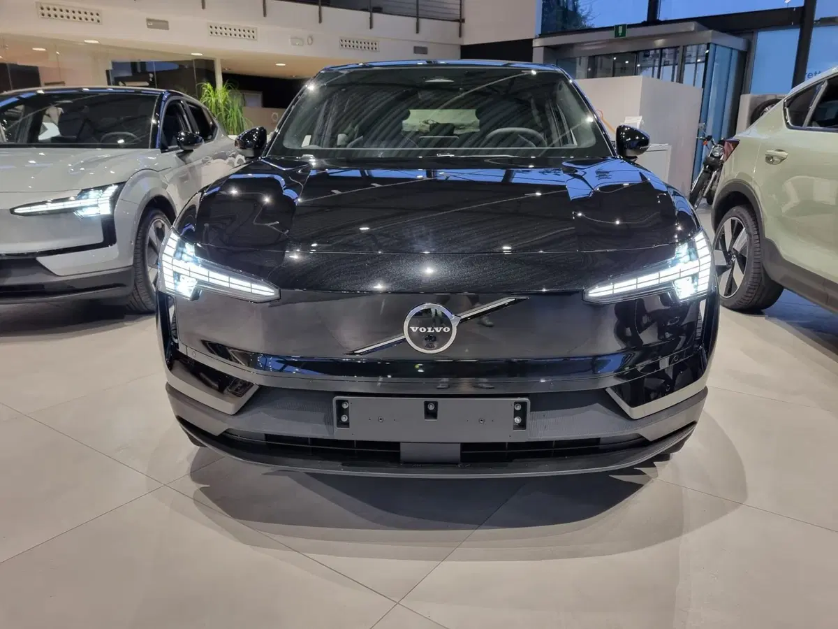 Volvo EX30 nuova a Ferrara (2)
