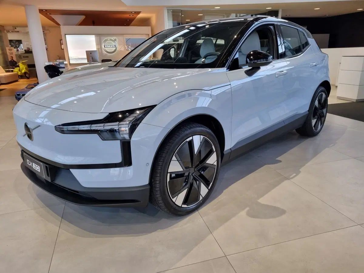 Volvo EX30 nuova a Ferrara