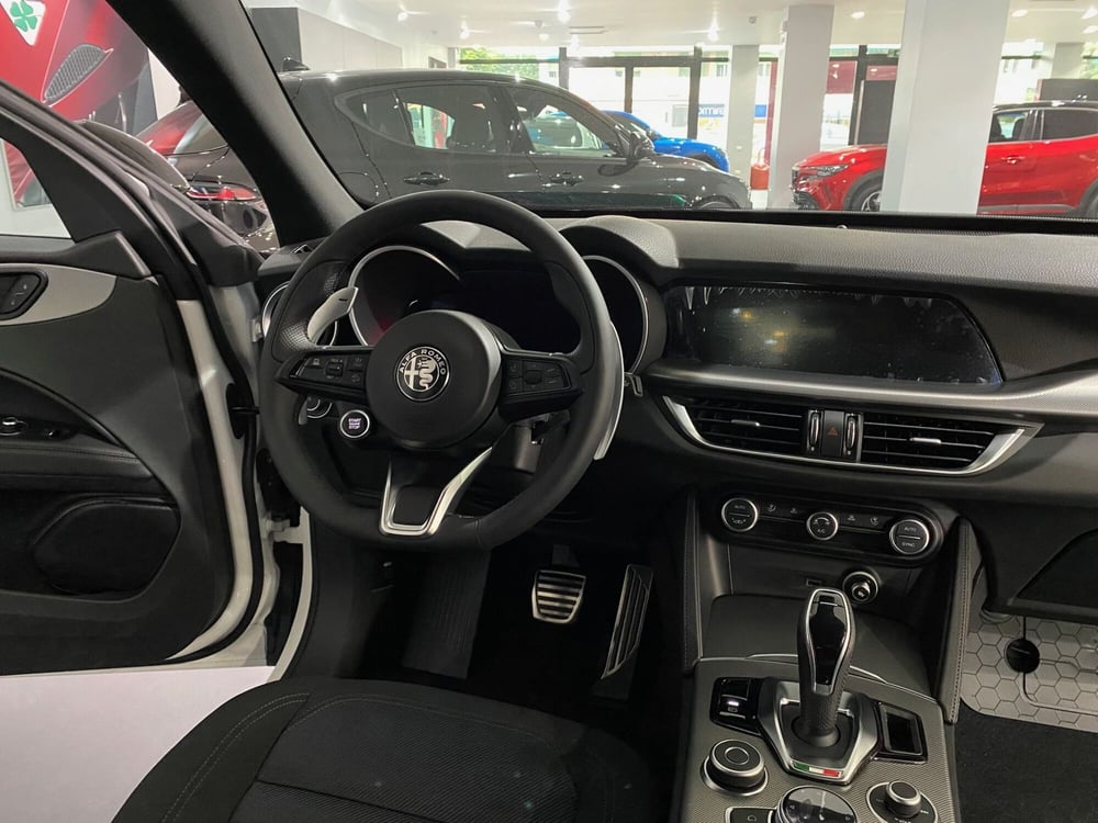 Alfa Romeo Stelvio nuova a Reggio Emilia (12)