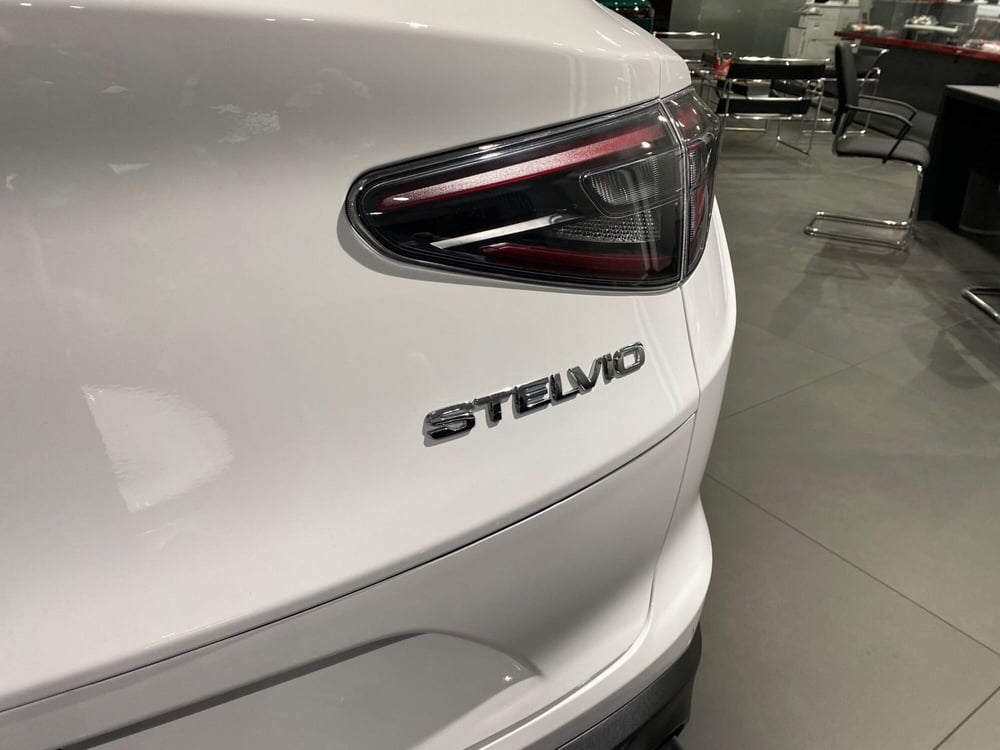 Alfa Romeo Stelvio nuova a Reggio Emilia (17)