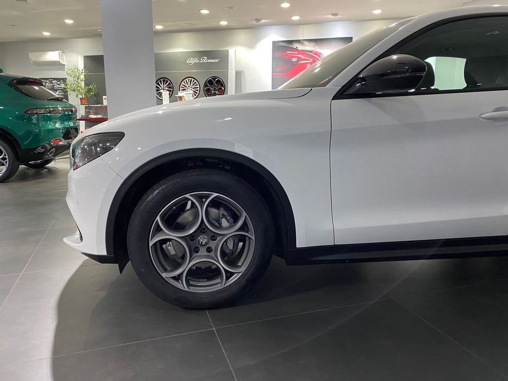 Alfa Romeo Stelvio nuova a Reggio Emilia (3)