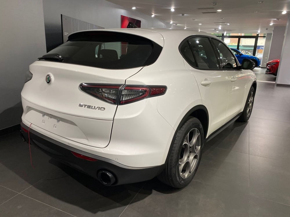 Alfa Romeo Stelvio nuova a Reggio Emilia (5)