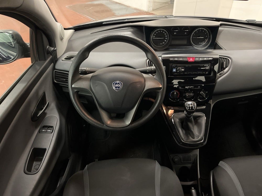 Lancia Ypsilon usata a Bologna (12)