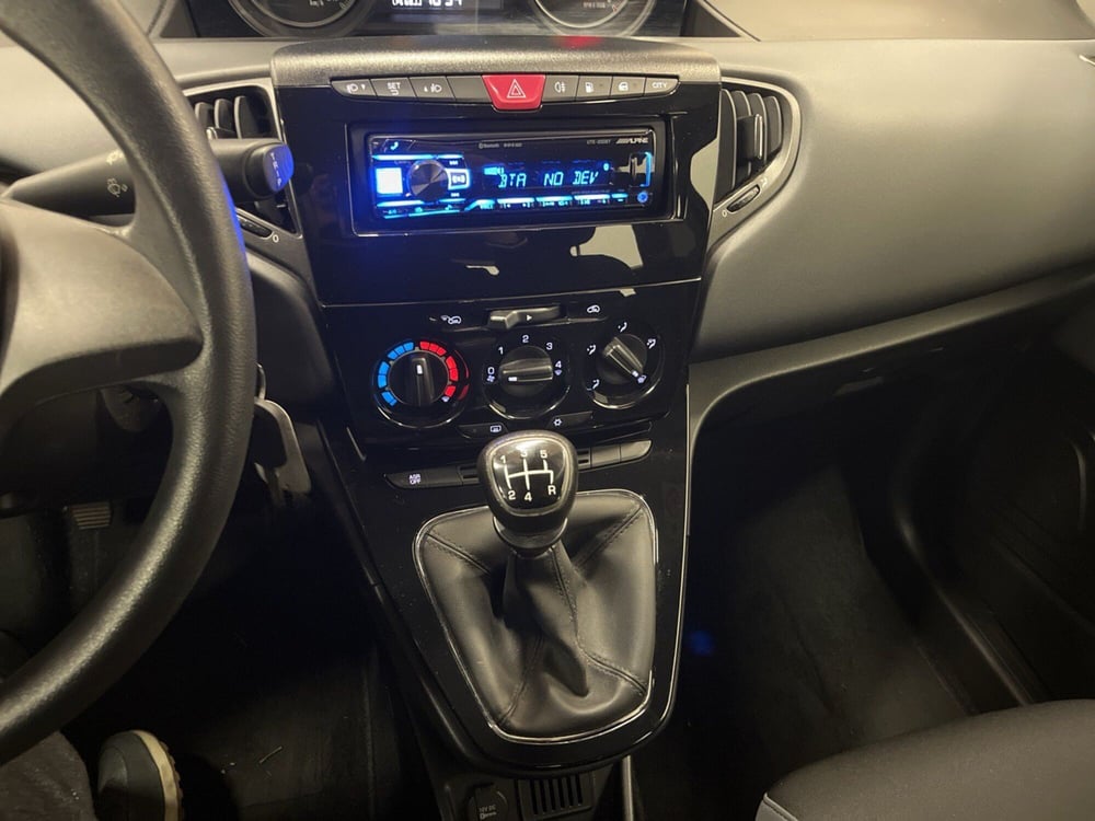 Lancia Ypsilon usata a Bologna (13)