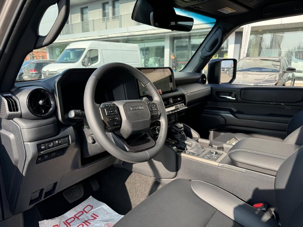 Toyota Land Cruiser nuova a Modena (10)