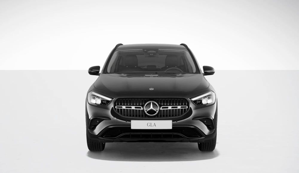 Mercedes-Benz GLA SUV nuova a Bergamo (2)