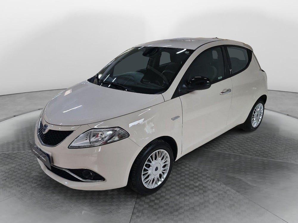 Lancia Ypsilon usata a Bologna