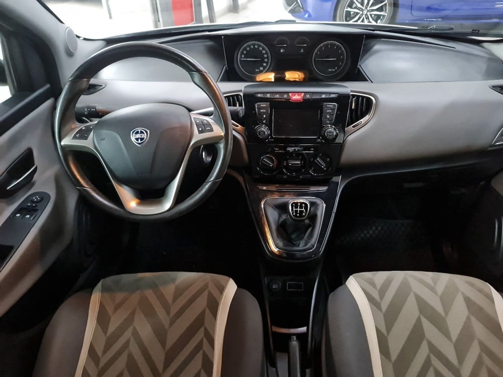 Lancia Ypsilon usata a Bologna (10)