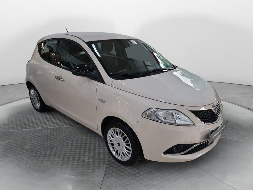 Lancia Ypsilon usata a Bologna (3)