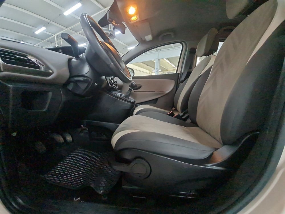 Lancia Ypsilon usata a Bologna (8)