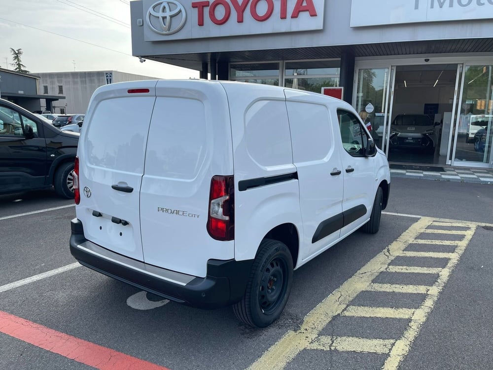 Toyota Proace City nuova a Bologna (2)