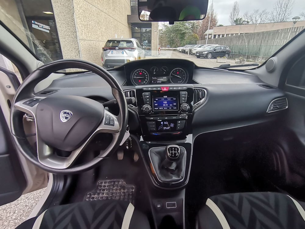 Lancia Ypsilon usata a Forlì-Cesena (12)