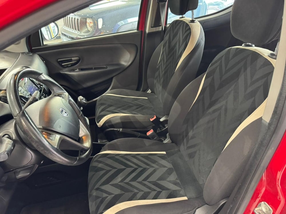 Lancia Ypsilon usata a Benevento (12)